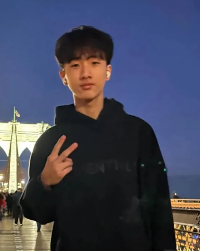 Jerry Liu on the Brooklyn Bridge at night